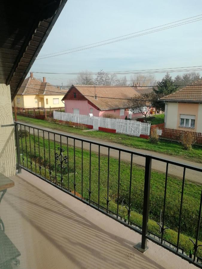 ホテル Zsuzsanna Vendeghaz Gyomaendrőd エクステリア 写真
